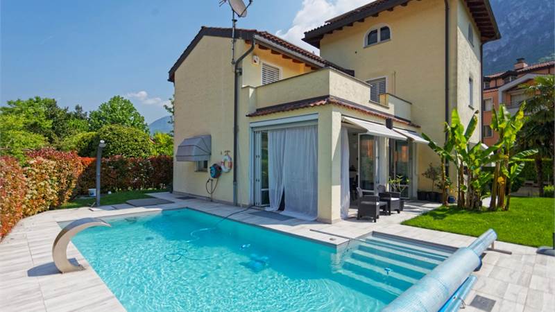 Riva San Vitale: villa 7.5 locali con piscina