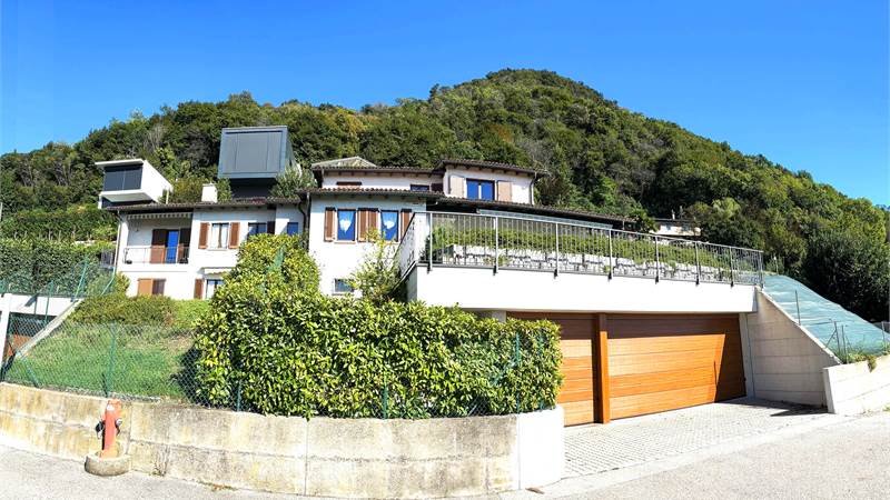 Morbio Superiore: 10.5-room villa, 304 sqm, huge garden, enchanting view