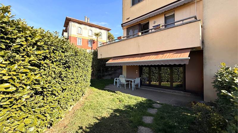 Morbio Inferiore: casa 5.5 locali con giardino e piscina condominiale